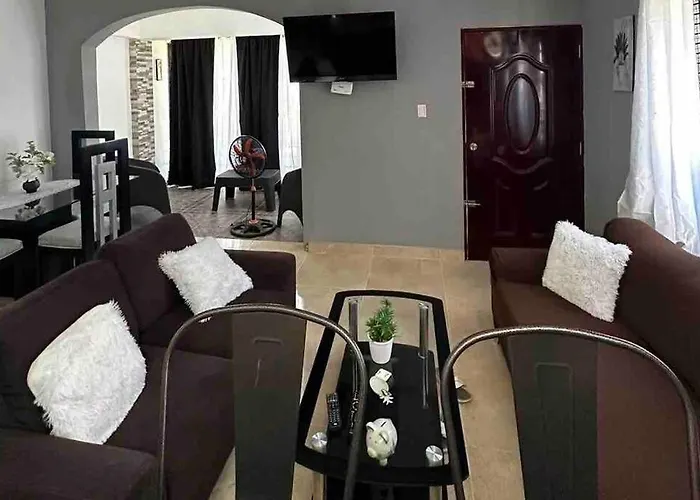 Casa Linda - 10 Mins From Beach & Lagoon With Ac & Free Parking