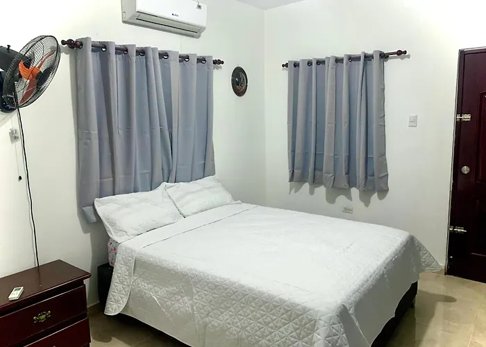 Casa Linda - 10 Mins From Beach & Lagoon With Ac & Free Parking